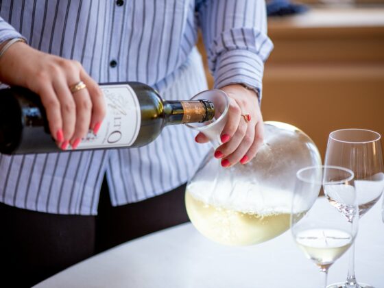 Carafer ou décanter le vin - Decant the wine