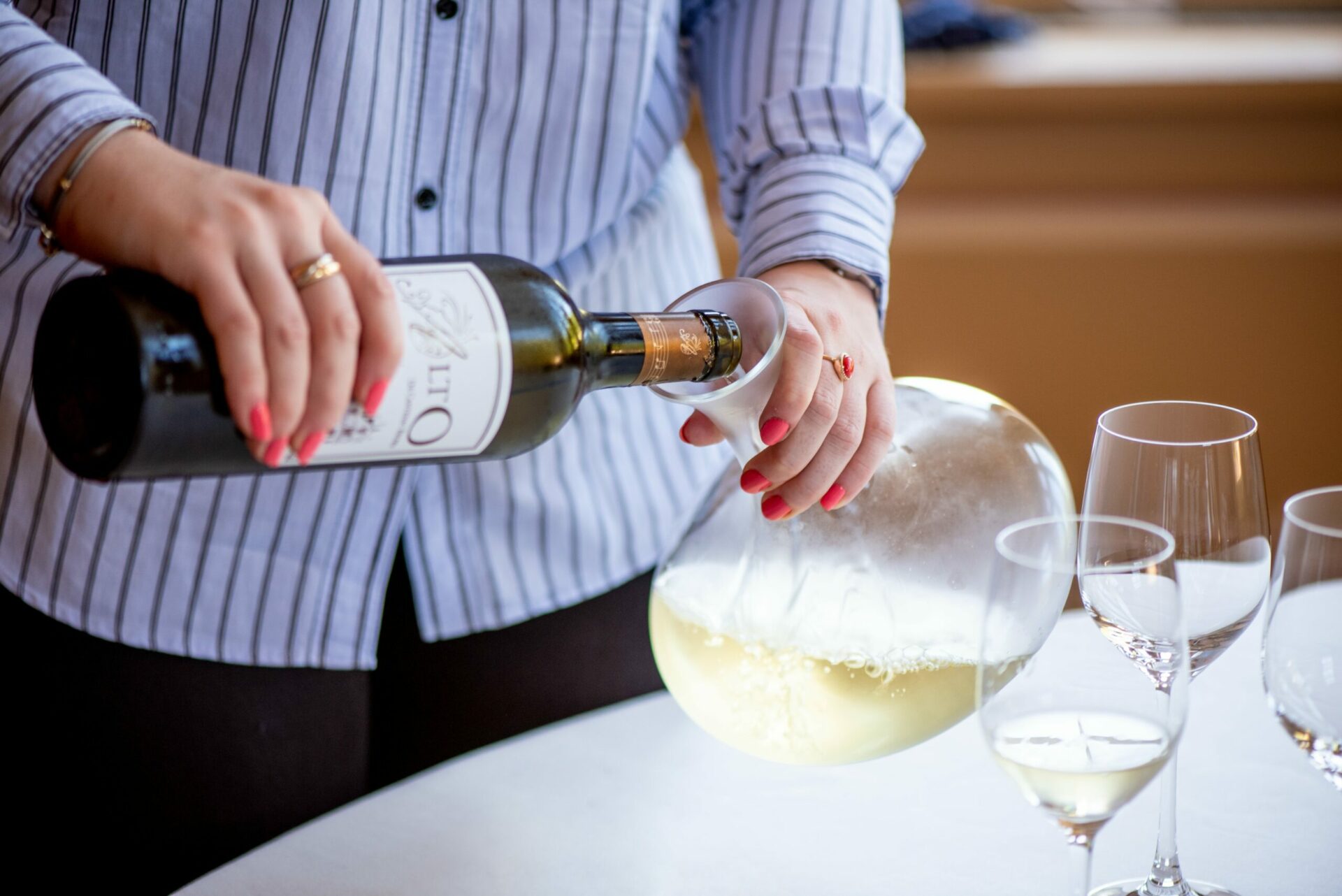 How to decant wine? Let's discover it! Château Cantenac Brown